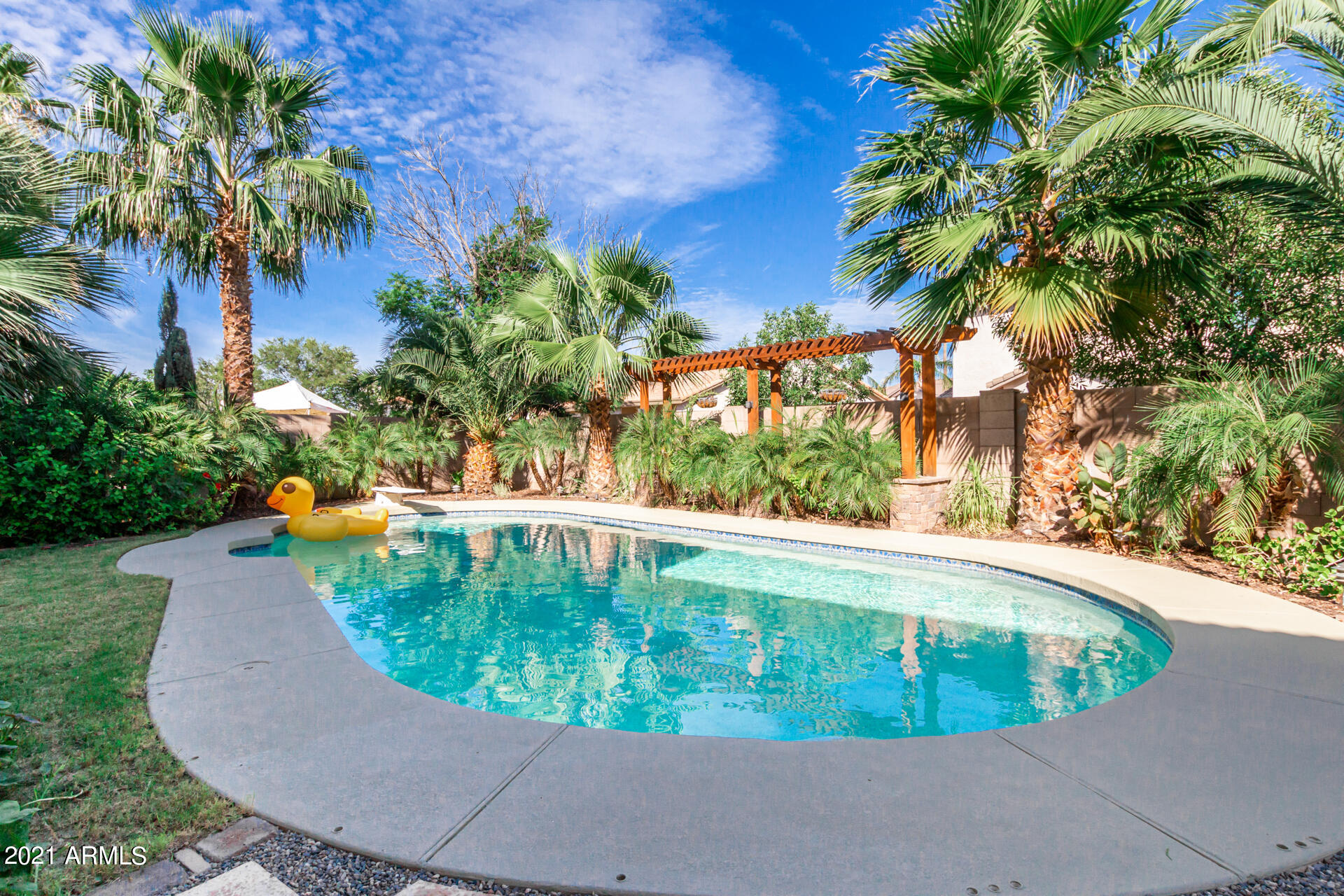 1250 South Palm Street Gilbert, AZ 85296 - Photo 40 of 45 a view of a swimming pool with a sitting space