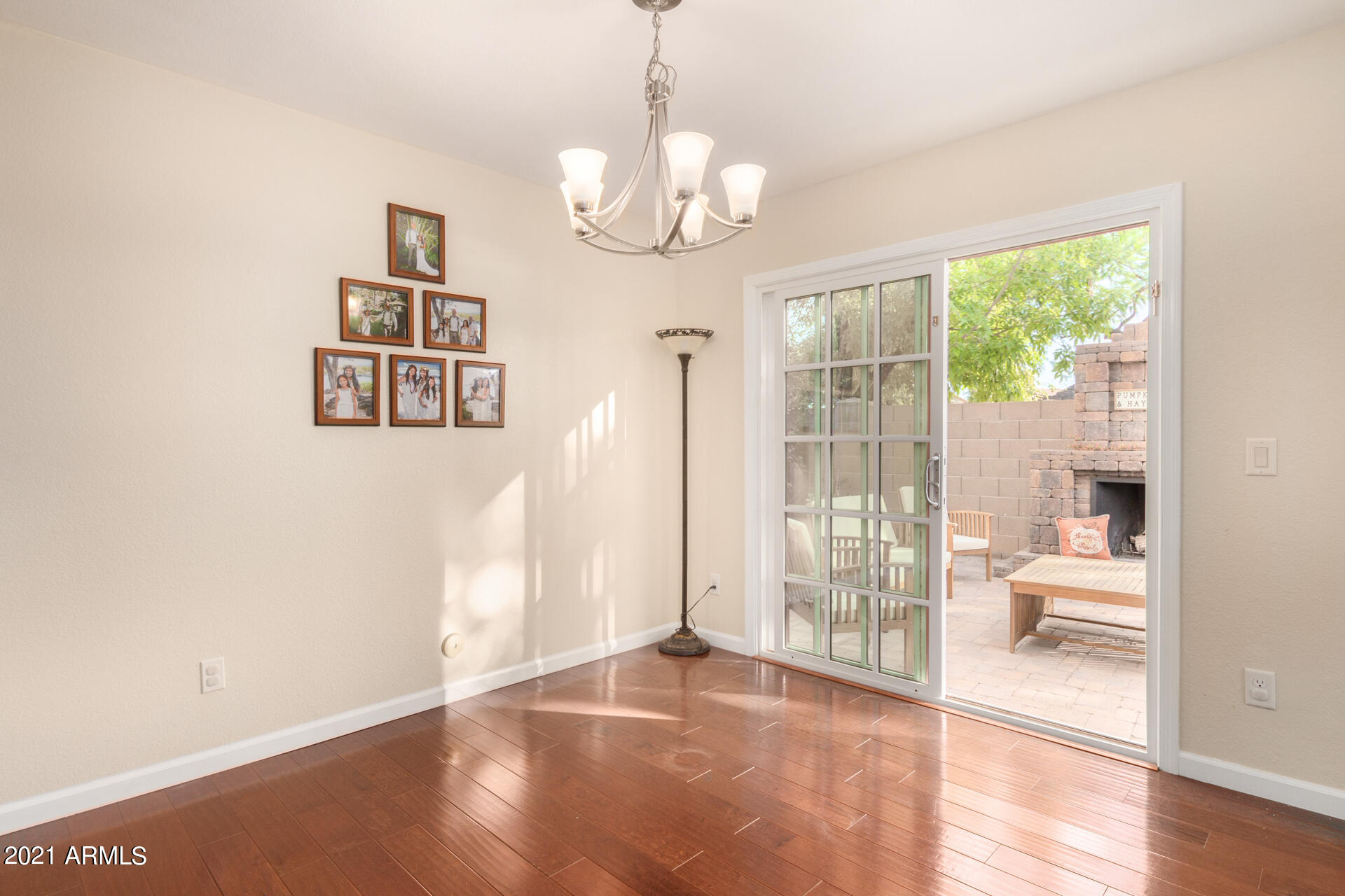 1250 South Palm Street Gilbert, AZ 85296 - Photo 4 of 45 a view of an empty room with a window