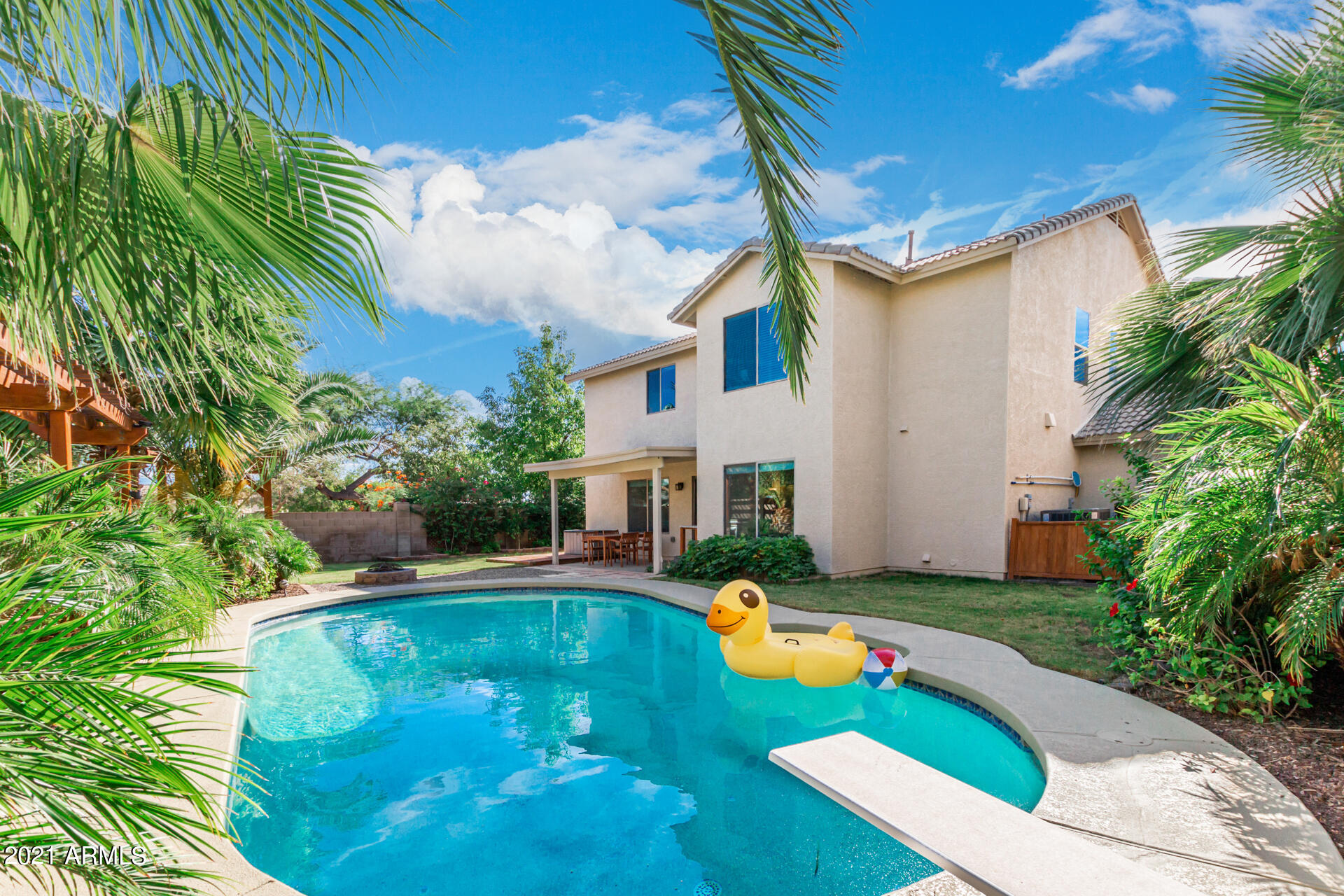 1250 South Palm Street Gilbert, AZ 85296 - Photo 42 of 45 a view of a swimming pool with a yard