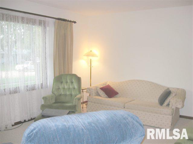3203 Maplecrest Road Bettendorf, IA 52722 - Photo 6 of 9 Gallery Image 6