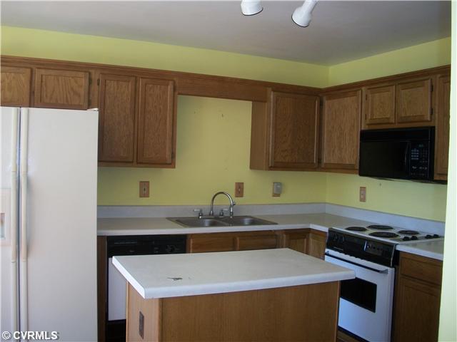 5200 Gatebridge Road Richmond, VA 23234 - Photo 2 of 12 Kitchen