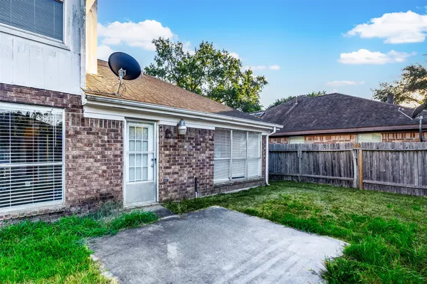 a view of a house with a backyard