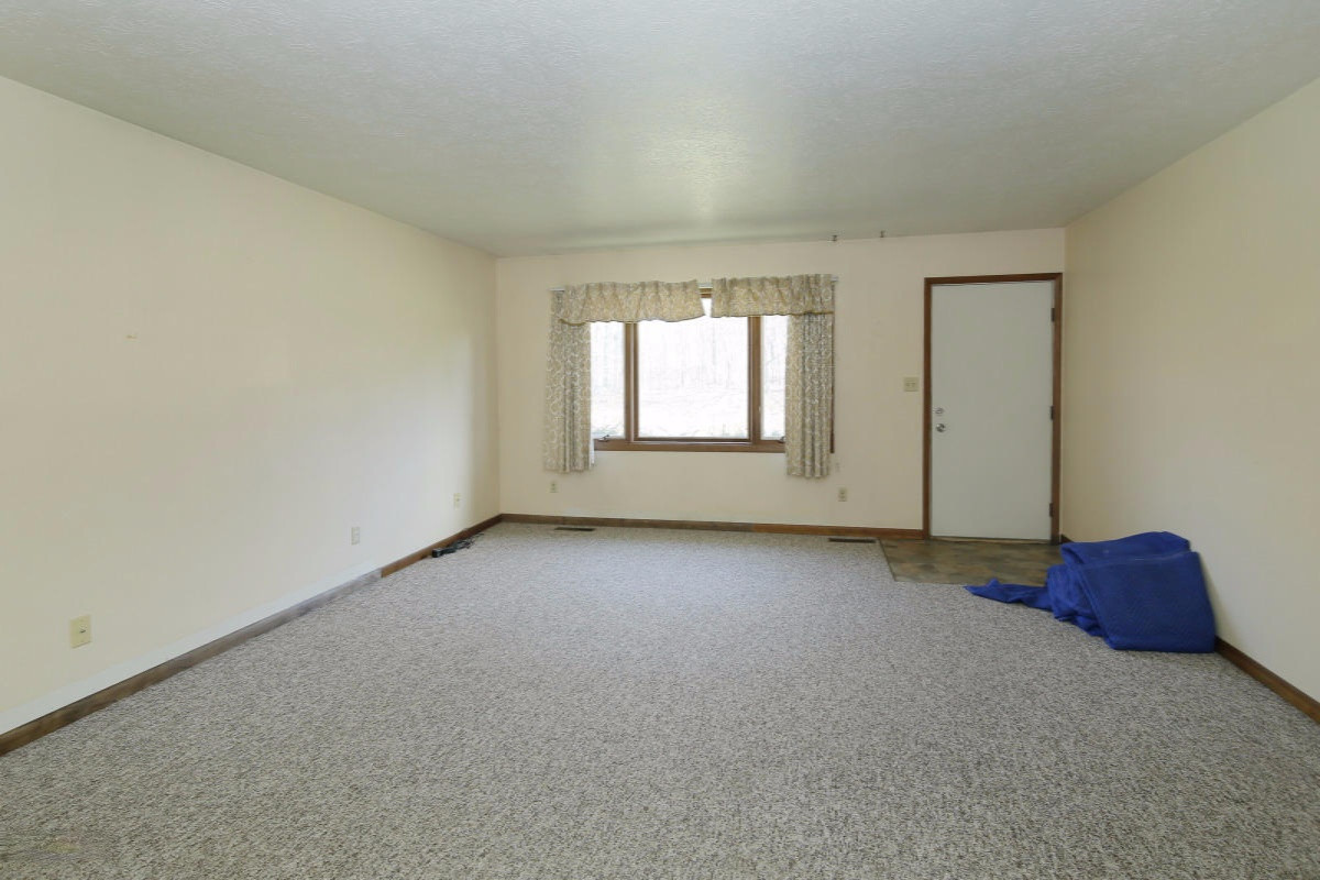 10153 Dutch Settlement Road Marcellus, MI 49067 - Photo 3 of 22 15015105_02