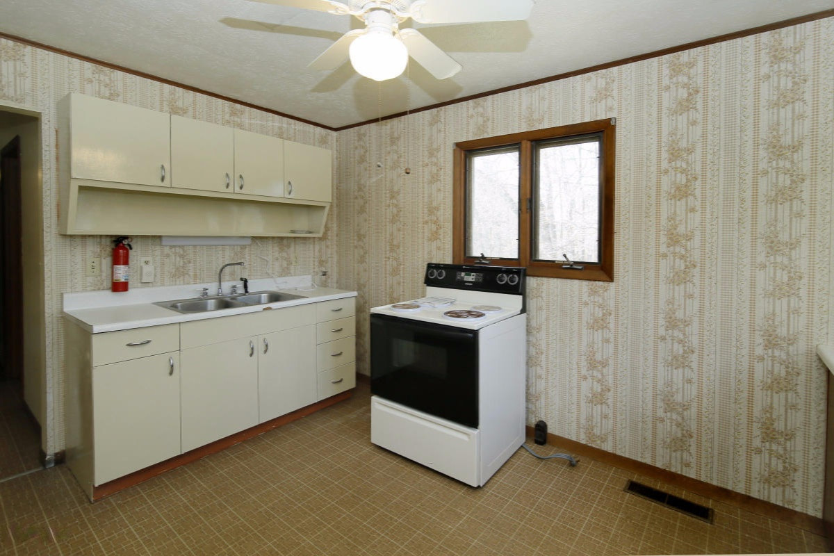 10153 Dutch Settlement Road Marcellus, MI 49067 - Photo 8 of 22 15015105_07