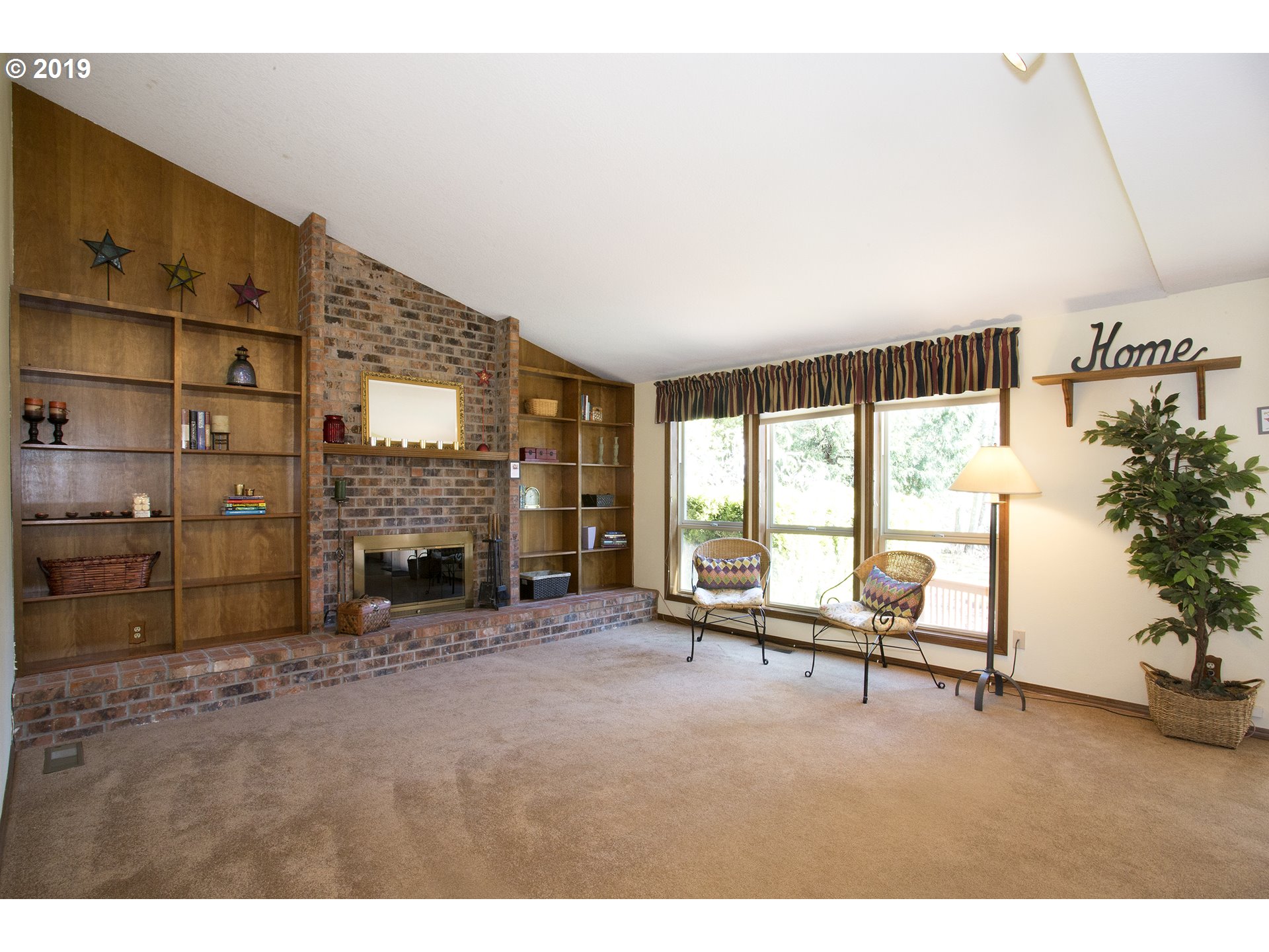 10136 Southwest Washington Street Portland, OR 97225 - Photo 8 of 31 Living Room