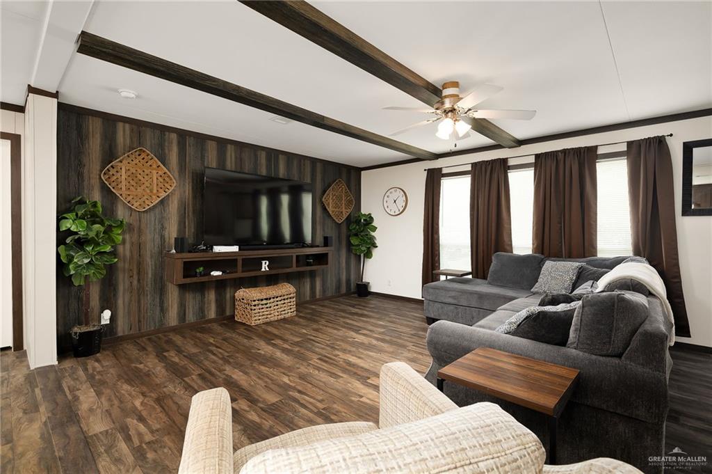 35237 General Brant Road Rio Hondo, TX 78583 - Photo 4 of 27 a living room with furniture