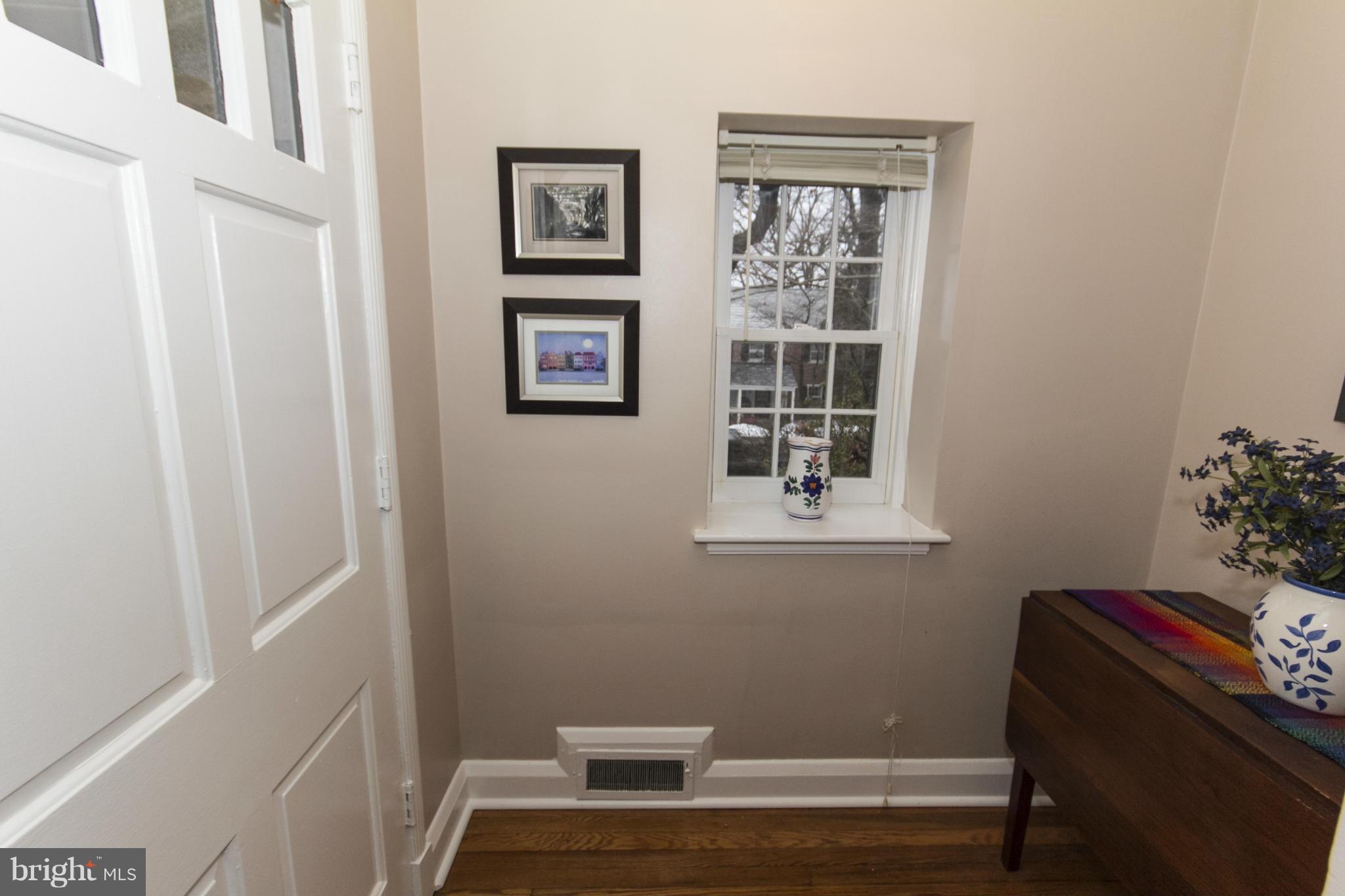 4029 Deepwood Road Baltimore, MD 21218 - Photo 2 of 30 Charming Foyer