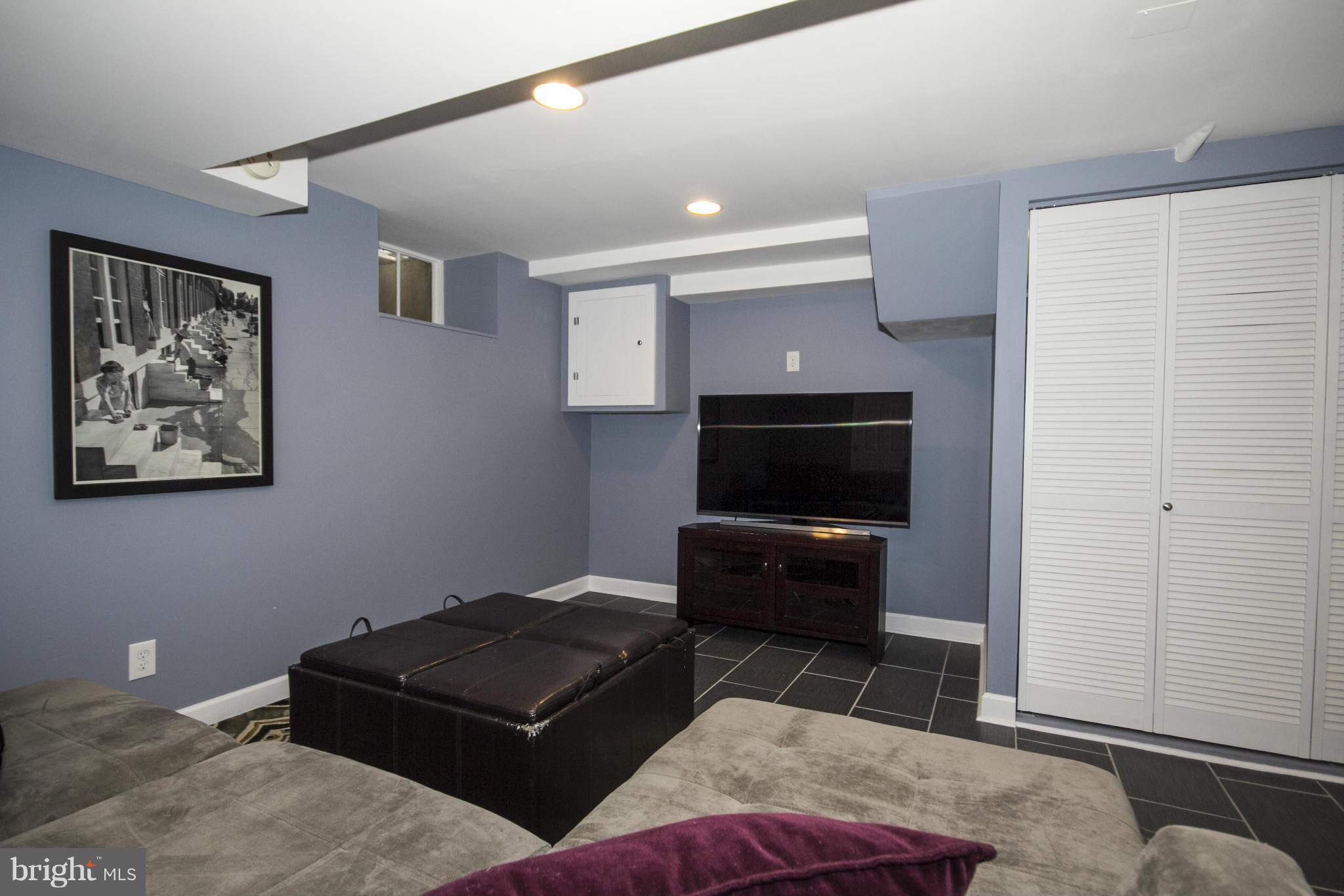 4029 Deepwood Road Baltimore, MD 21218 - Photo 13 of 30 Family Room