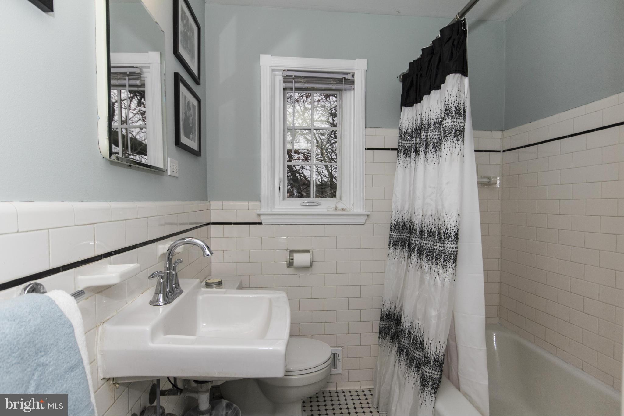 4029 Deepwood Road Baltimore, MD 21218 - Photo 24 of 30 Hall Bath (Second Bath of 3)