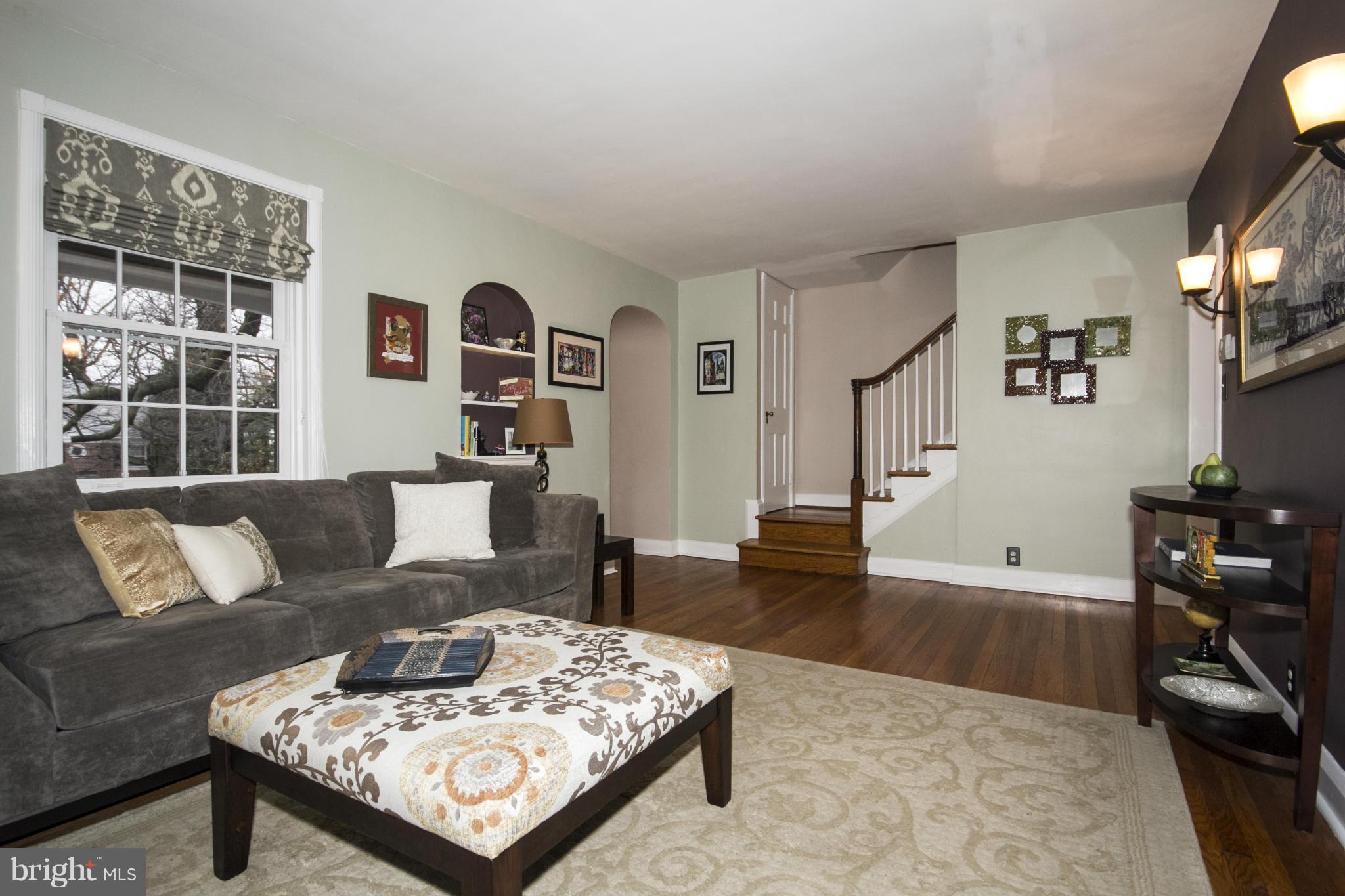 4029 Deepwood Road Baltimore, MD 21218 - Photo 5 of 30 Living Room