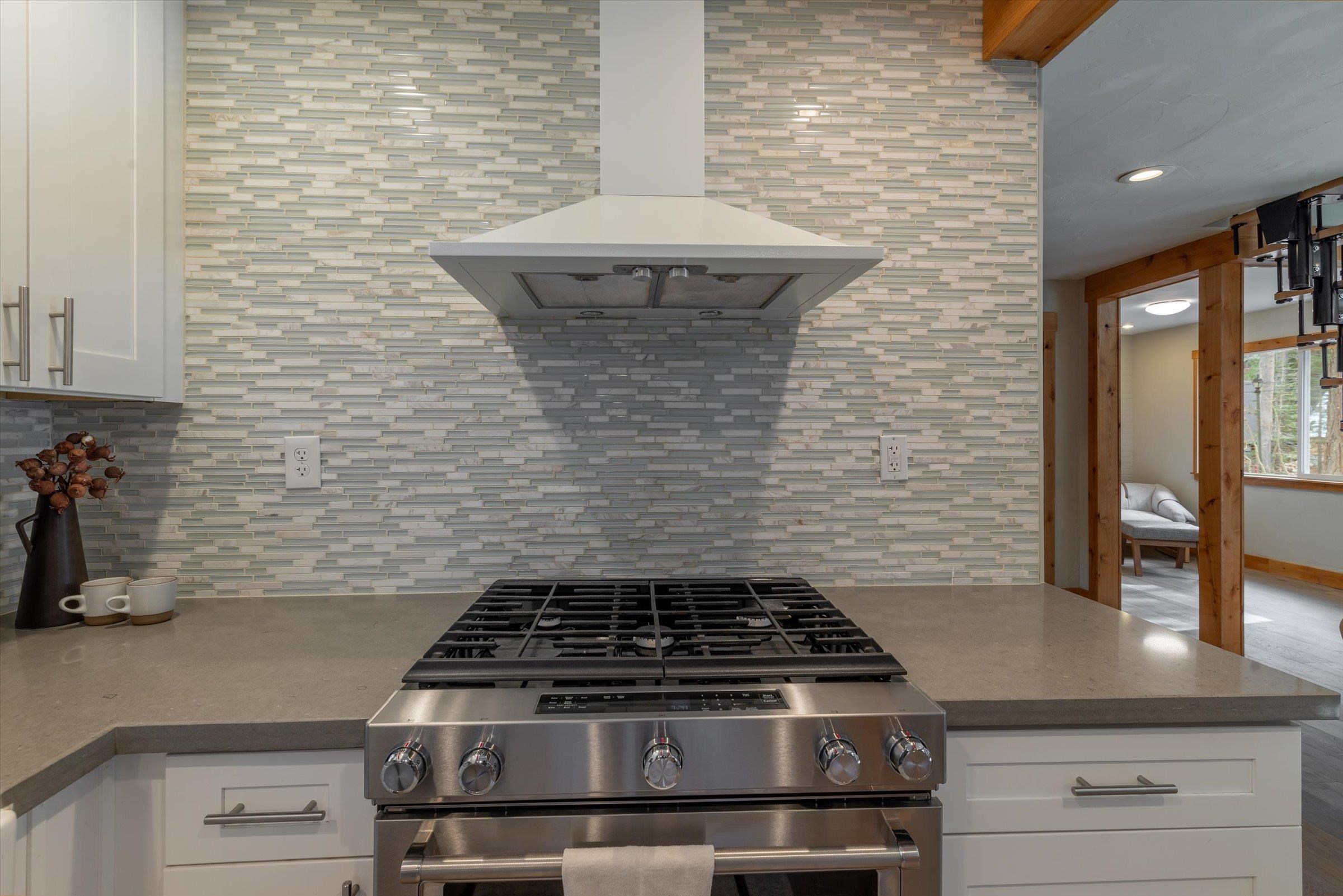 10332 Washoe Road Truckee, CA 96161 - Photo 8 of 20 Gallery Image 8