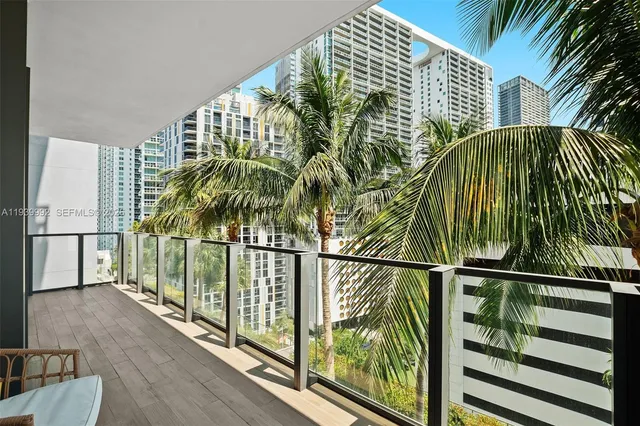 $1,650,000 | 68 Southeast 6th Street, Unit 805, Miami, FL 33131