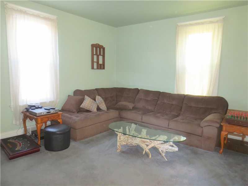 525 East Madison Street Rochester, PA 15074 - Photo 4 of 15 Family Room.