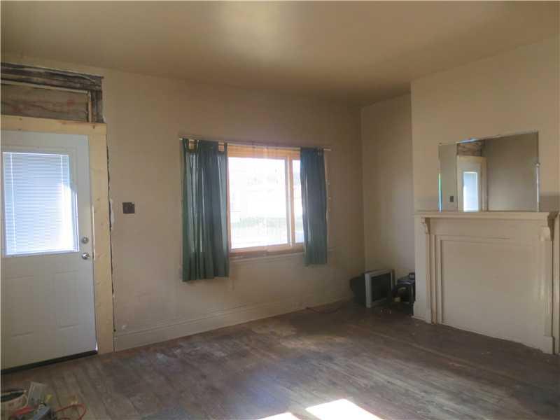 525 East Madison Street Rochester, PA 15074 - Photo 8 of 15 Living Room.