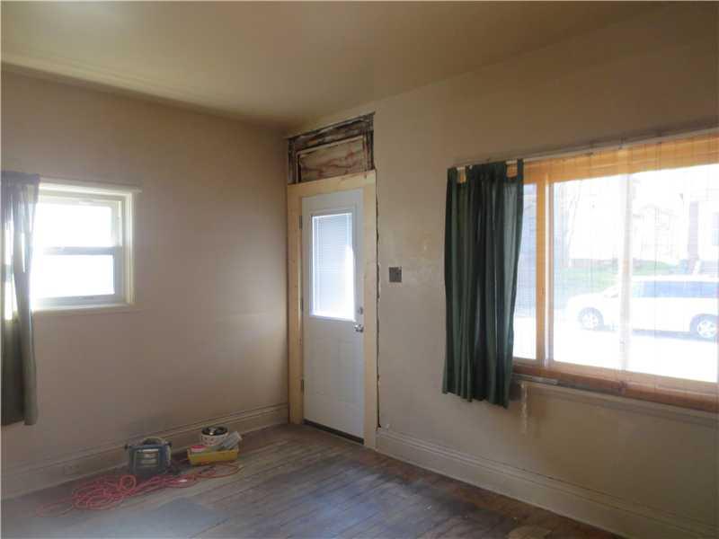 525 East Madison Street Rochester, PA 15074 - Photo 9 of 15 Living Room.
