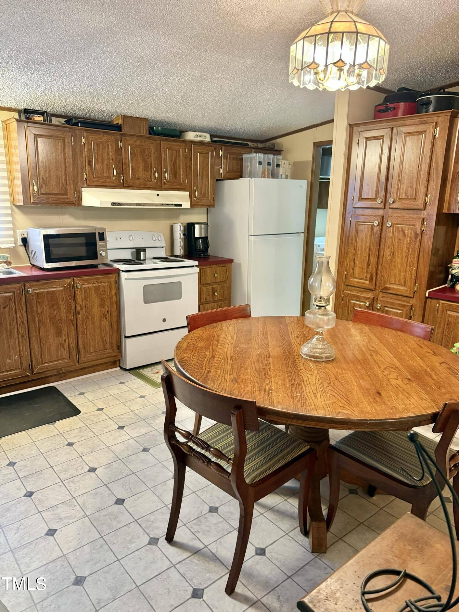 145 Saddlebrook Road Roxboro, NC 27574 - Photo 7 of 37 98d544ff-3d8d-4c50-95cc-17384f851cf2