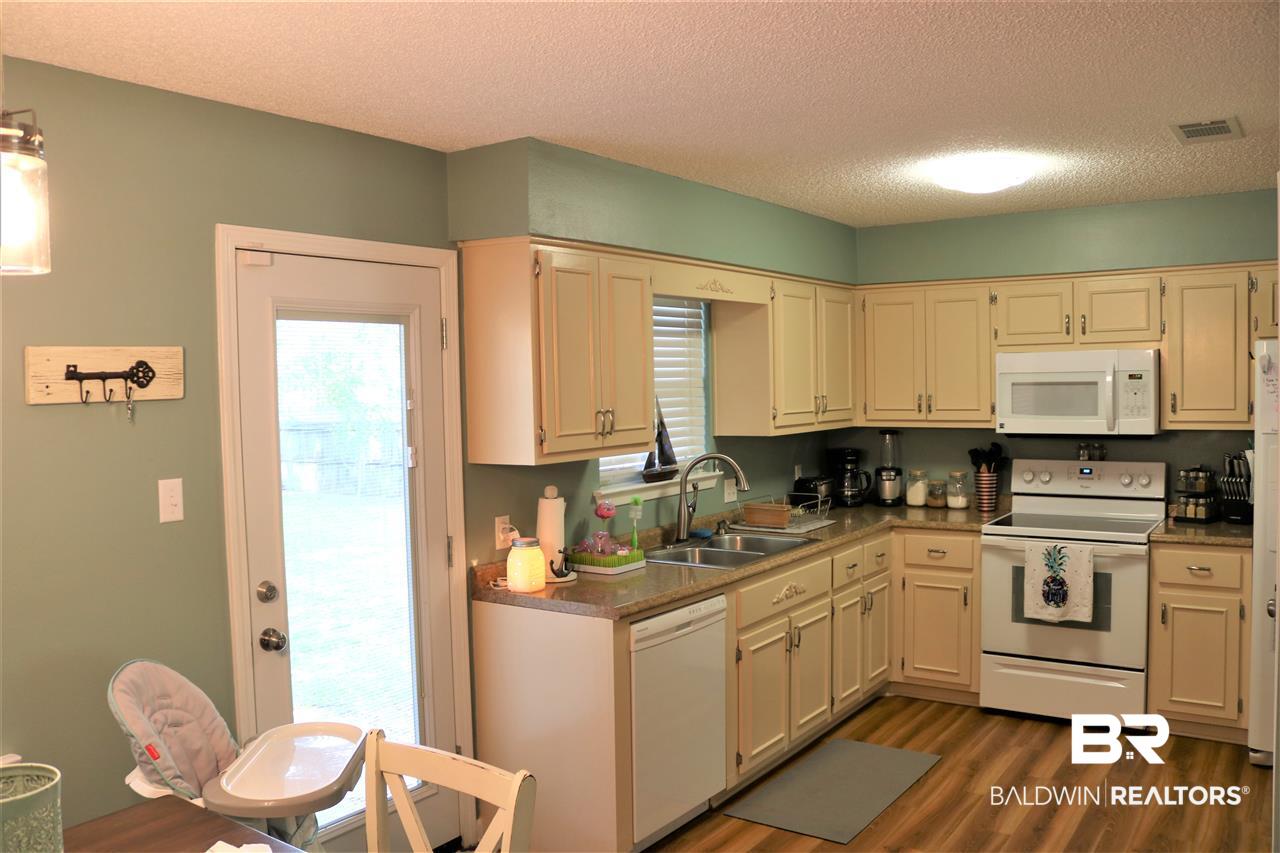 512 Carolyn Avenue Foley, AL 36535 - Photo 10 of 32