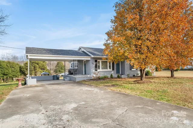 a view of a house with swimming pool and sitting area