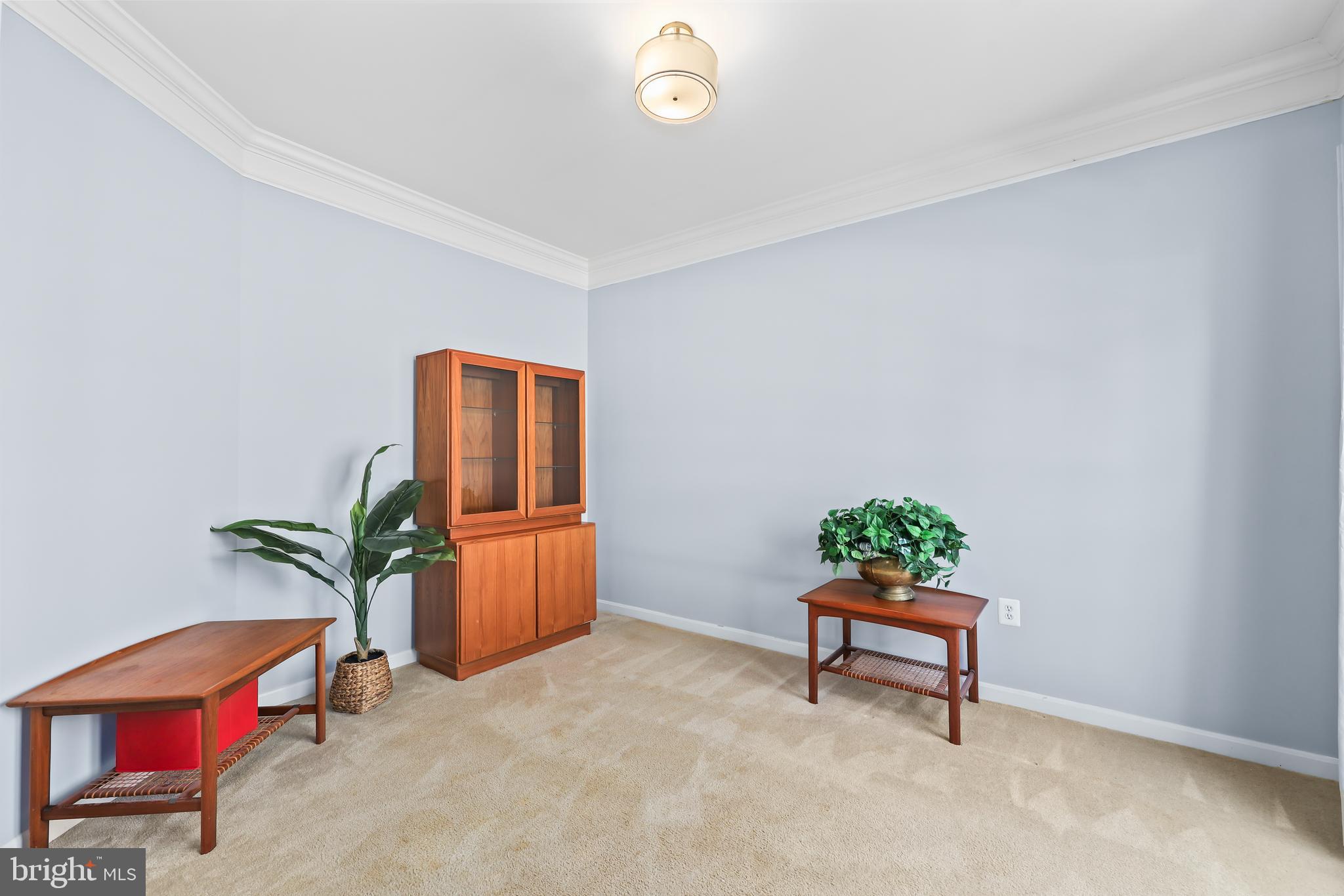 44 Hamstead Road Fredericksburg, VA 22405 - Photo 5 of 53 a room with furniture and a potted plant