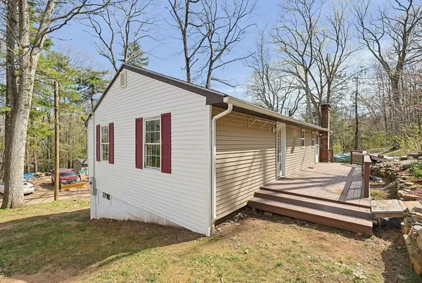 $329,000 | 124 Old County Road, Holland, MA 01521
