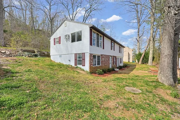$329,000 | 124 Old County Road, Holland, MA 01521