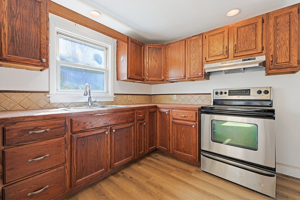 124 Old County Road Holland, MA 01521 - Photo 9 of 30