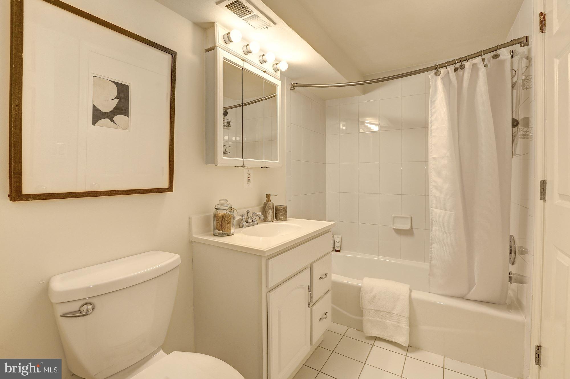 2019 13th Street Northwest Washington, DC 20009 - Photo 23 of 24 Legal unit full bath