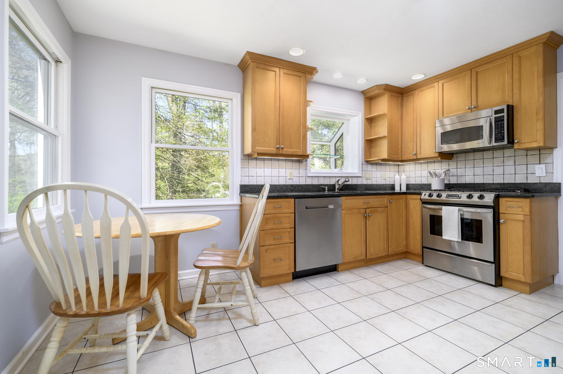 290 Red Fox Road Stamford, CT 06903 - Photo 11 of 33
