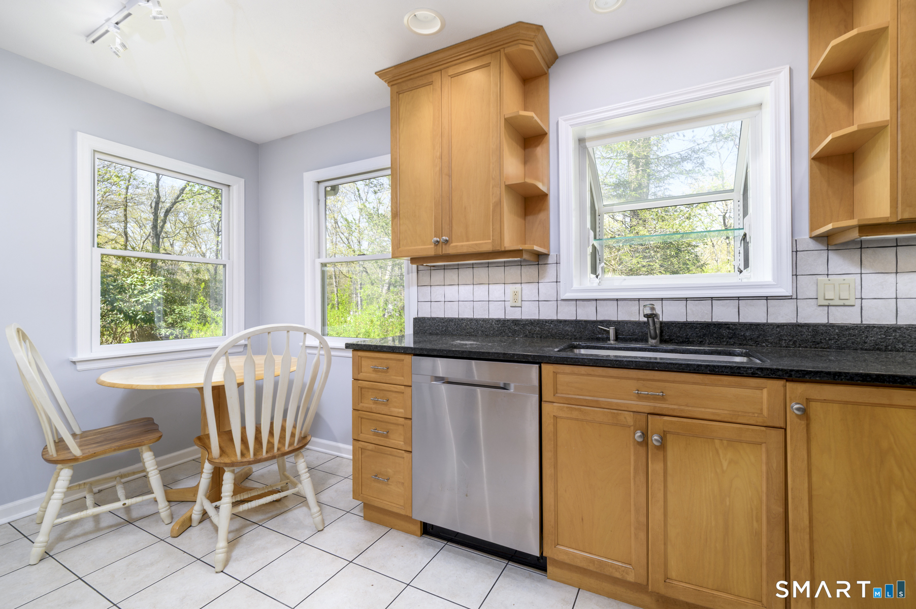 290 Red Fox Road Stamford, CT 06903 - Photo 12 of 33