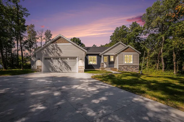 $419,500 | 36 South Yankee Springs Road, Middleville, MI 49333