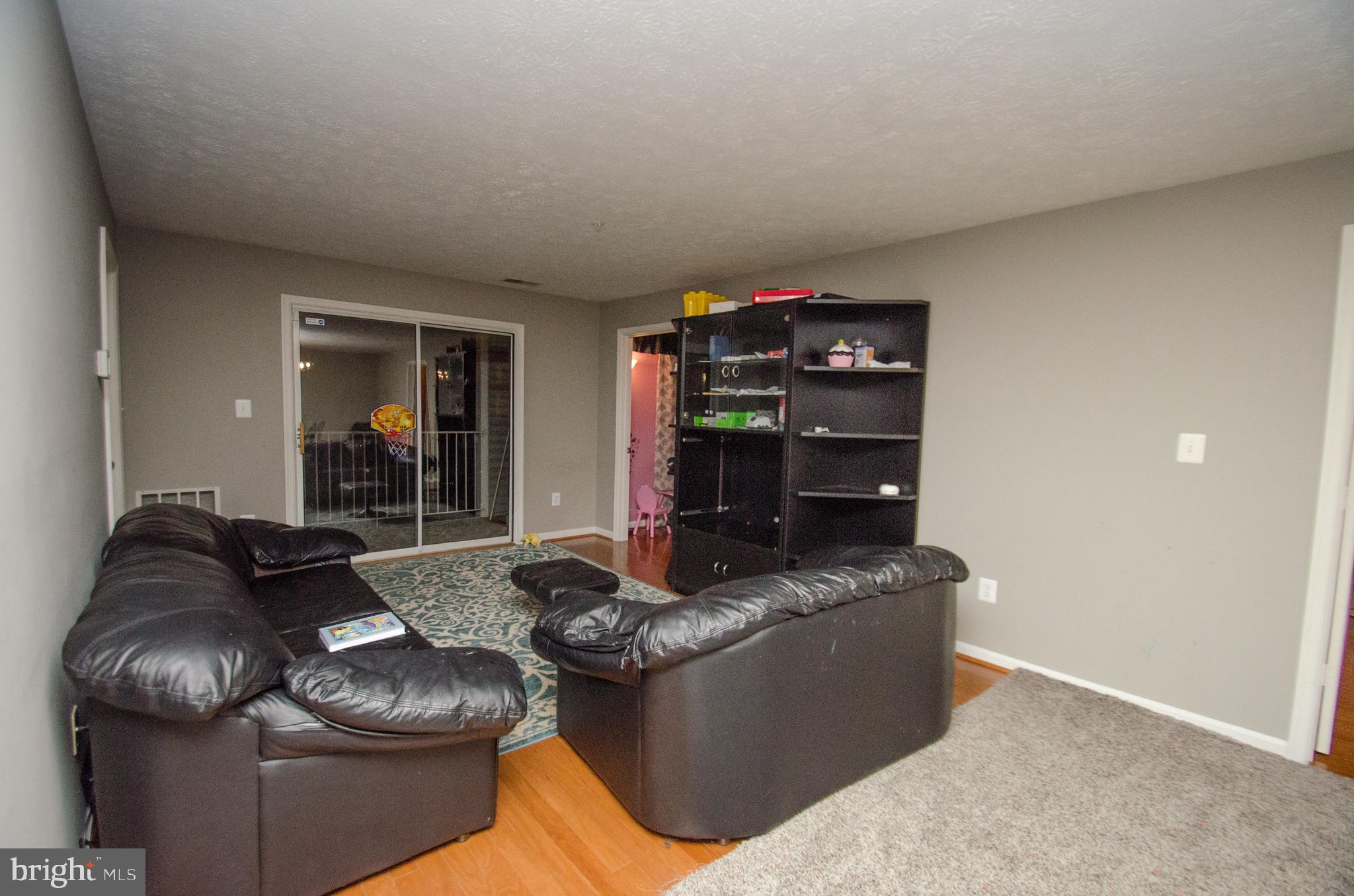 666 Kennington Road Reisterstown, MD 21136 - Photo 12 of 32 Living Room