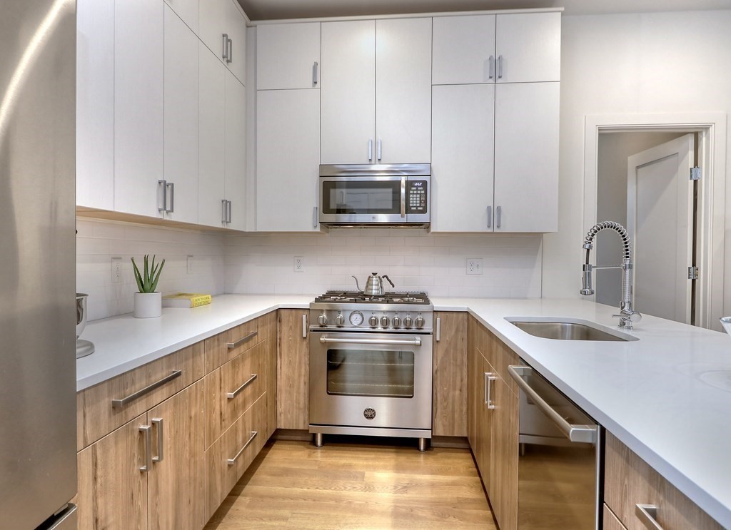 7 Burroughs Street, Unit 4R Boston, MA 02130 - Photo 2 of 12