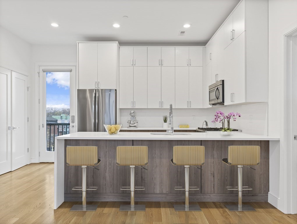 7 Burroughs Street, Unit 4R Boston, MA 02130 - Photo 3 of 12