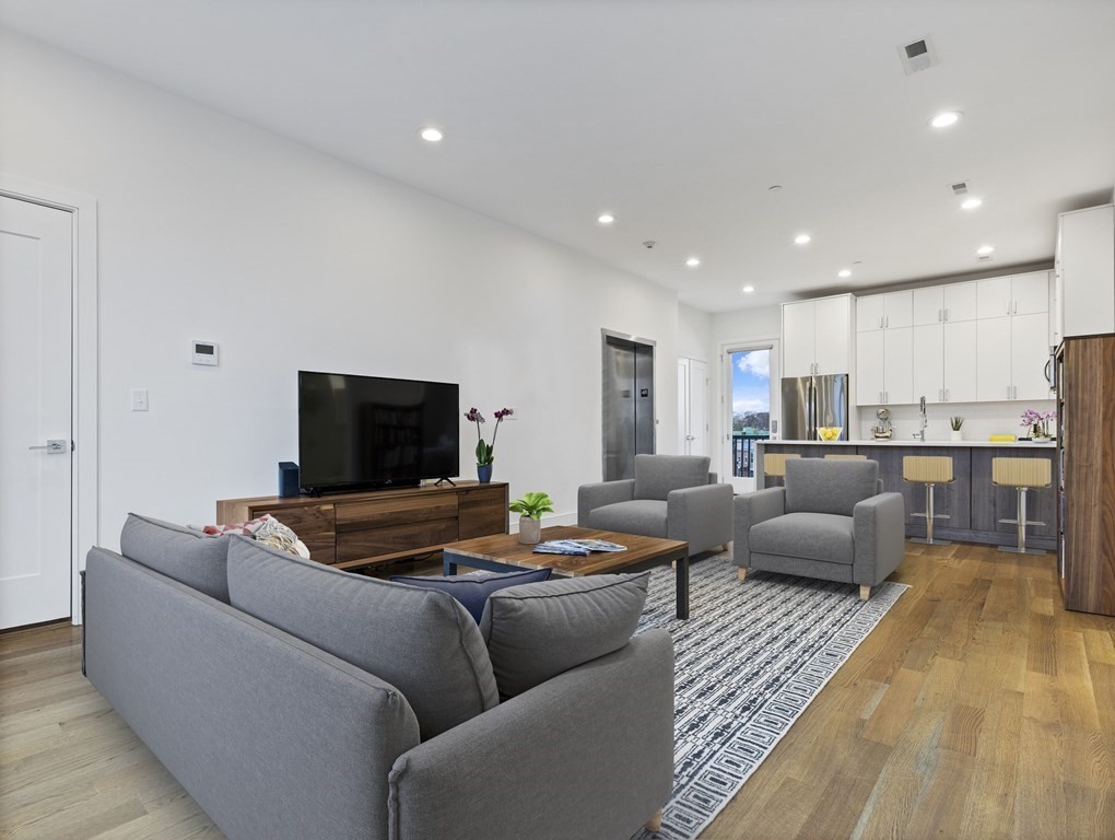 7 Burroughs Street, Unit 4R Boston, MA 02130 - Photo 4 of 12