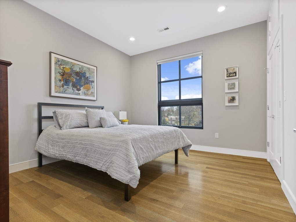 7 Burroughs Street, Unit 4R Boston, MA 02130 - Photo 5 of 12