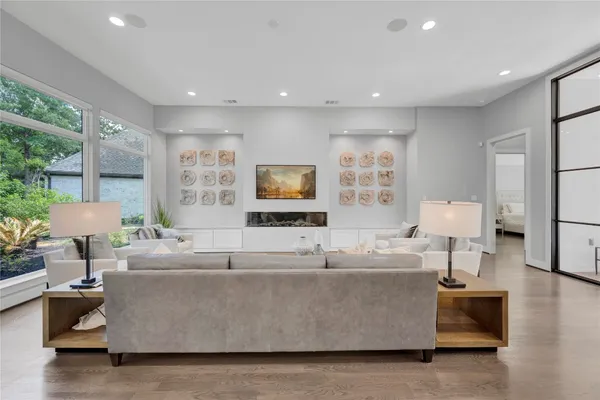 $7,200 | 19 Acorn Cluster Court, The Woodlands, TX 77381