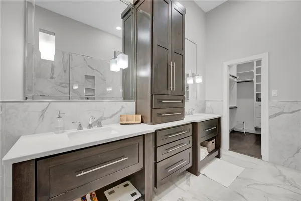 $7,200 | 19 Acorn Cluster Court, The Woodlands, TX 77381