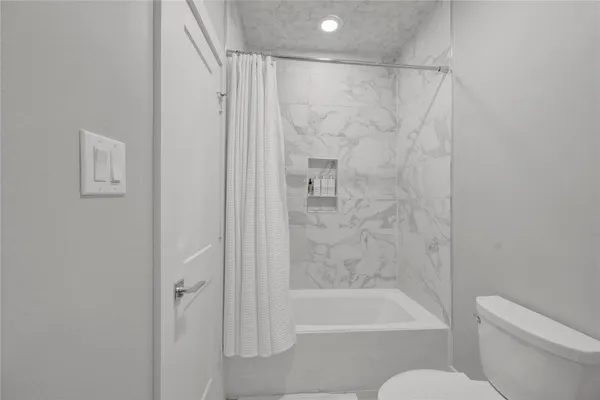 $7,200 | 19 Acorn Cluster Court, The Woodlands, TX 77381