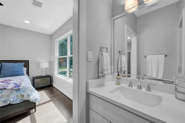 $7,200 | 19 Acorn Cluster Court, The Woodlands, TX 77381