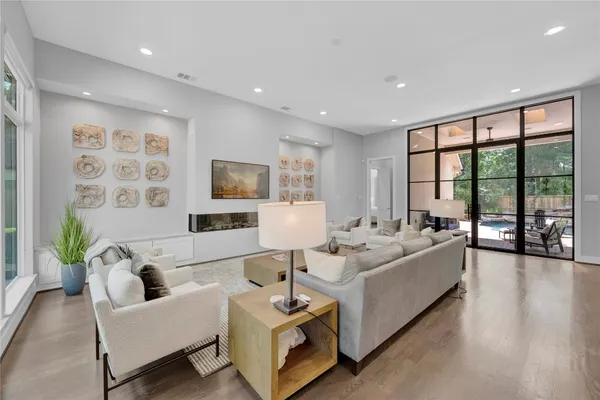 $7,200 | 19 Acorn Cluster Court, The Woodlands, TX 77381