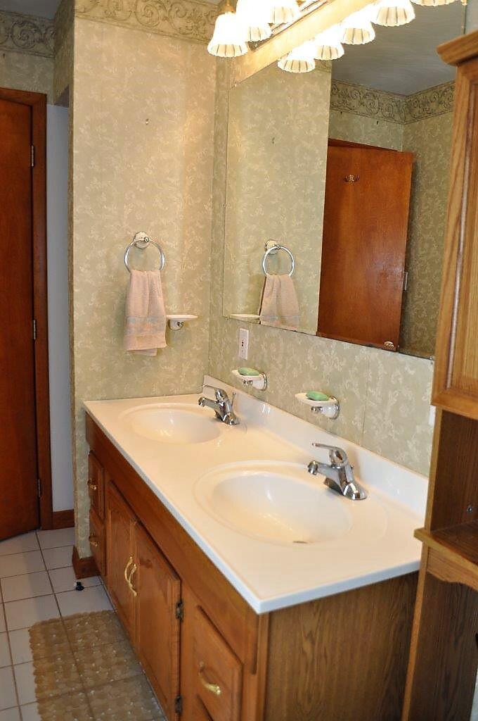7861 Ruffner Road Northeast Baltimore, OH 43105 - Photo 26 of 41 Hallway Bathroom - 7861 Ruffner Road NE, Baltimore, OH 43105