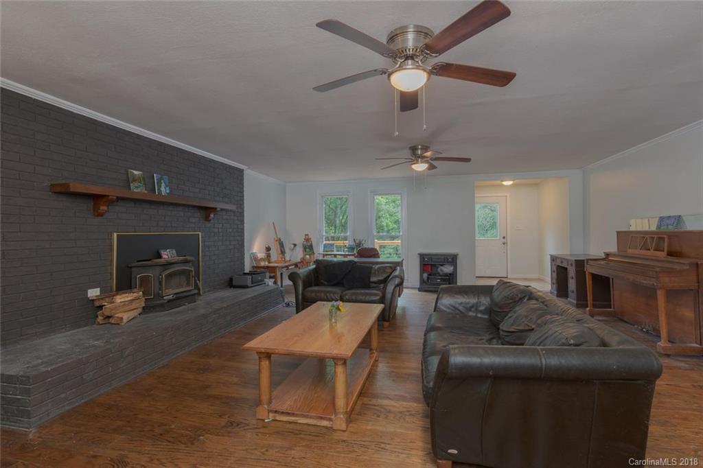 922 Old Fort Road Fairview, NC 28730 - Photo 6 of 23 Gallery Image 6