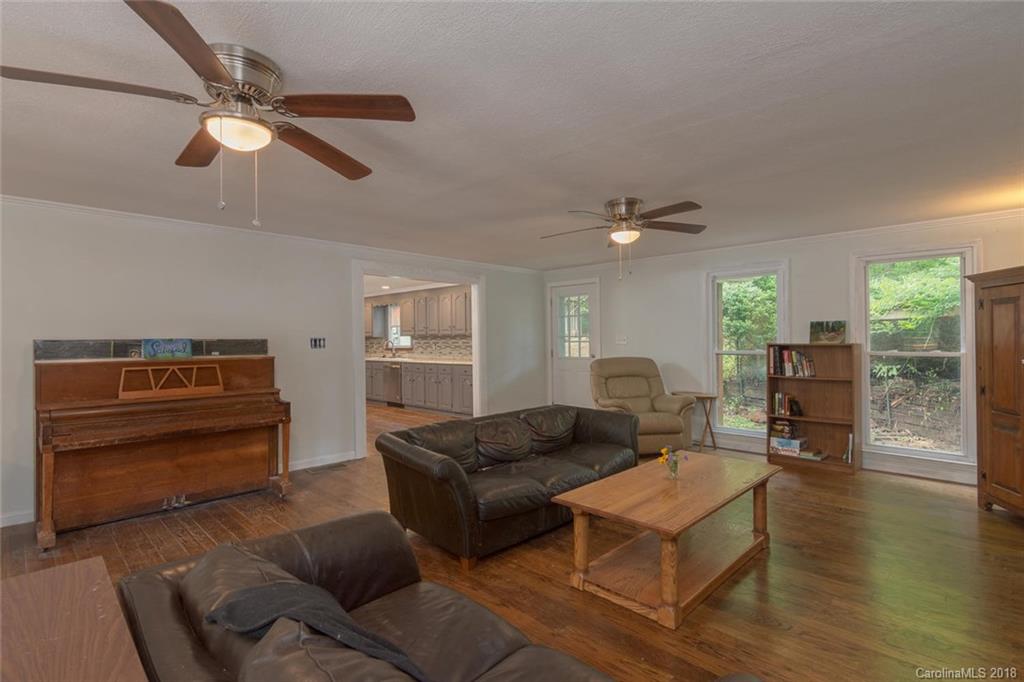 922 Old Fort Road Fairview, NC 28730 - Photo 8 of 23 Gallery Image 8