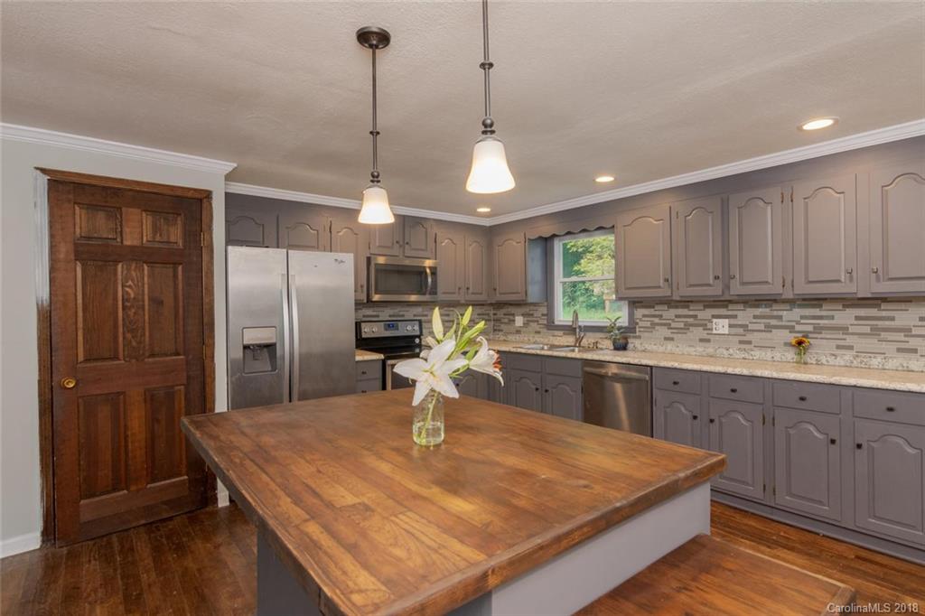 922 Old Fort Road Fairview, NC 28730 - Photo 10 of 23 Gallery Image 10