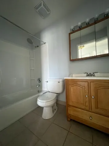 $1,800 | 1367 Sacramento Drive, Hanover Park, IL 60133