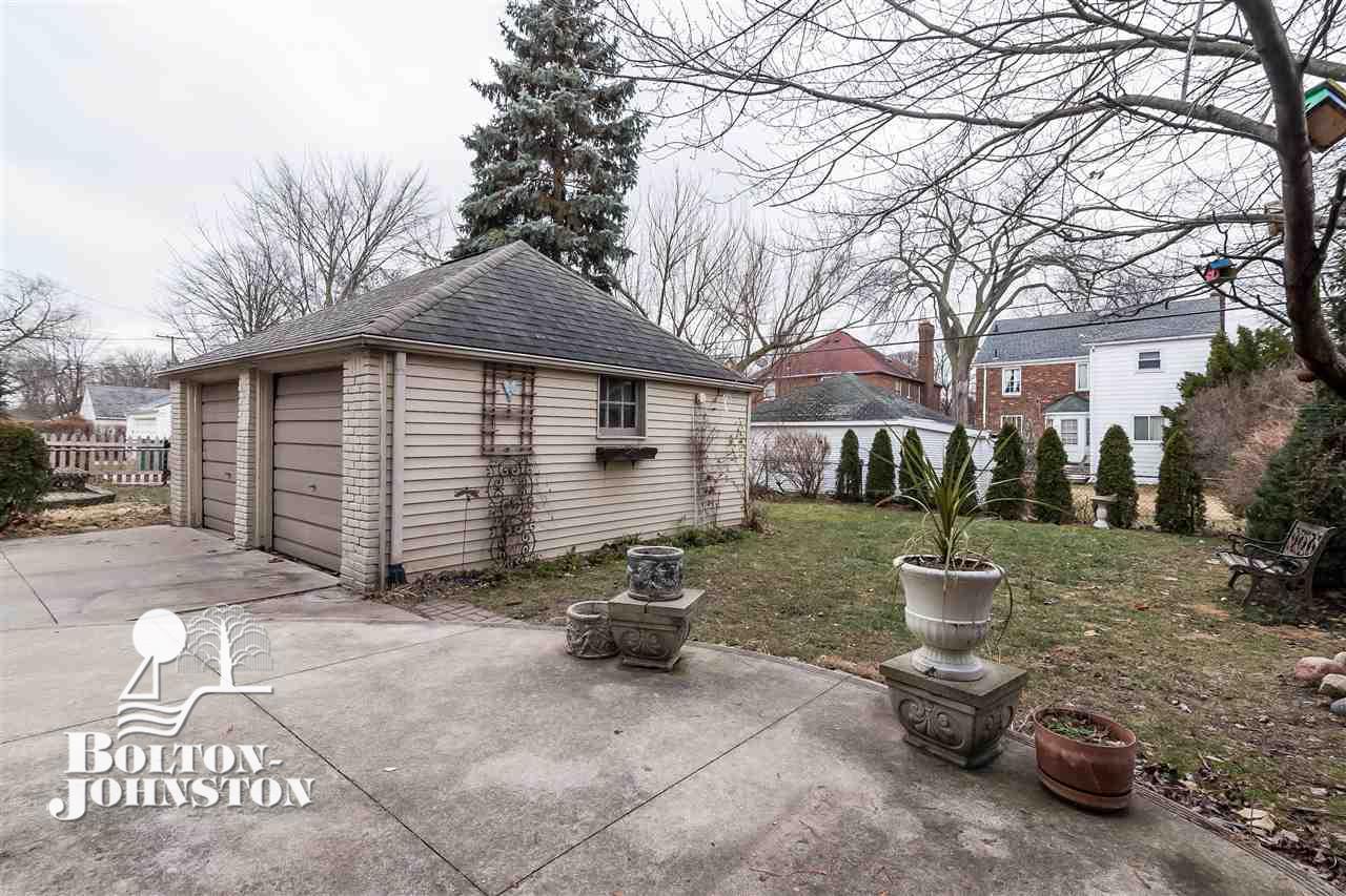1363 Cadieux Road Grosse Pointe, MI 48230 - Photo 25 of 35 31368611-24.JPG