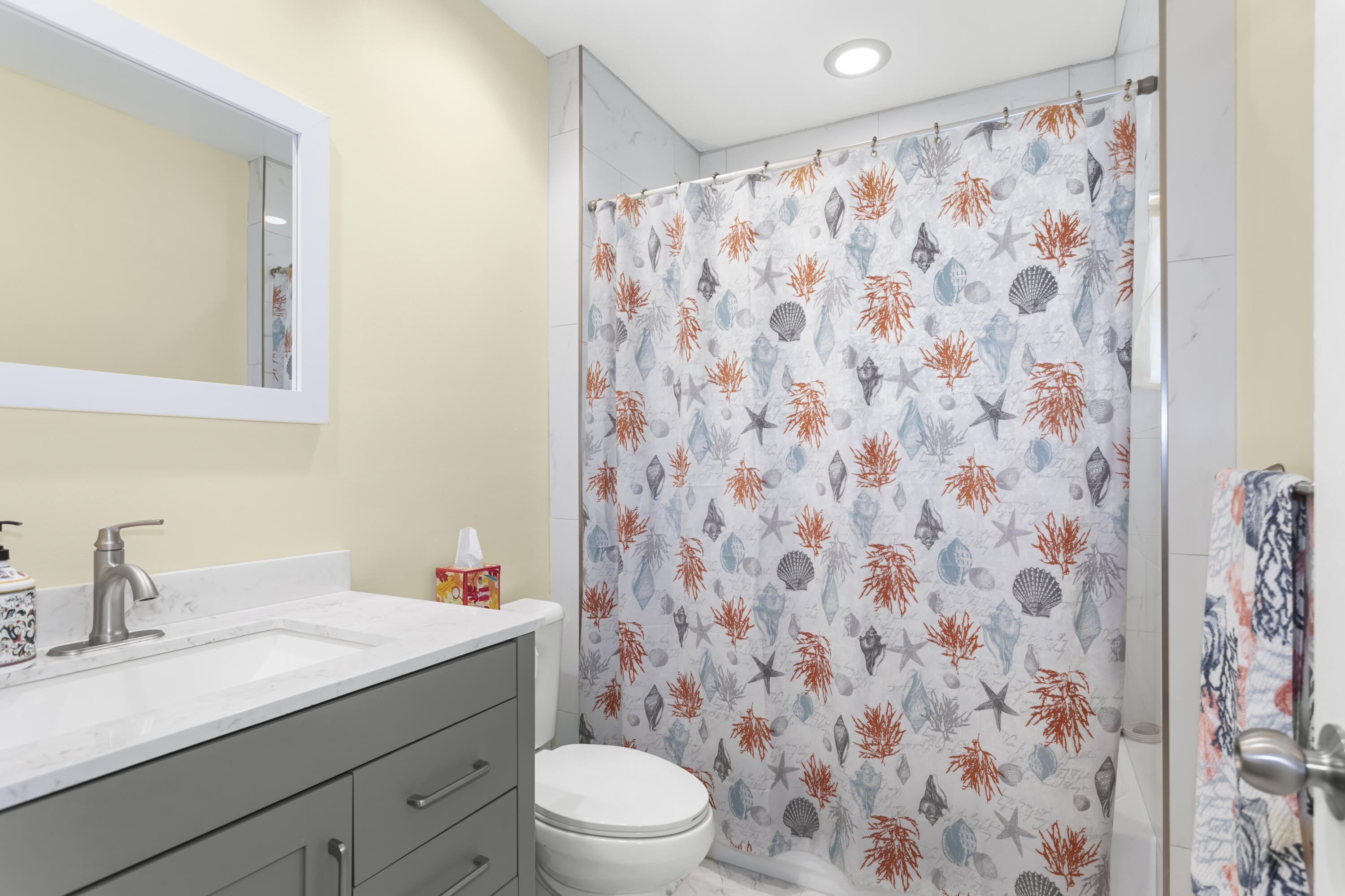 5789 Fox Hollow Drive, Unit B Boca Raton, FL 33486 - Photo 23 of 25 Second Bathroom