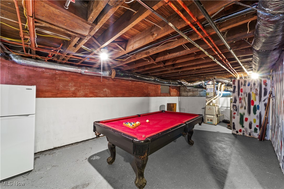 14420 Superior Road Cleveland, OH 44118 - Photo 37 of 44 Rec room with pool table