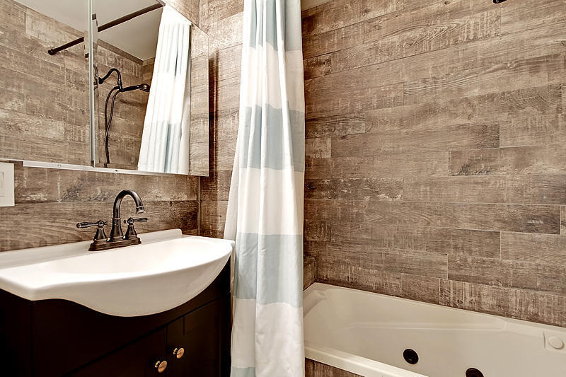 719 Windward Road Charleston, SC 29412 - Photo 14 of 33 Bathroom