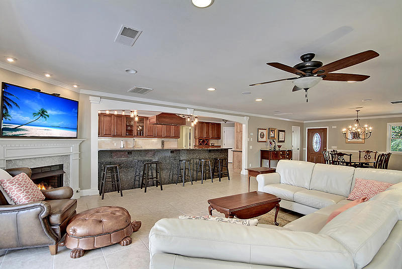 719 Windward Road Charleston, SC 29412 - Photo 4 of 33 Living Room